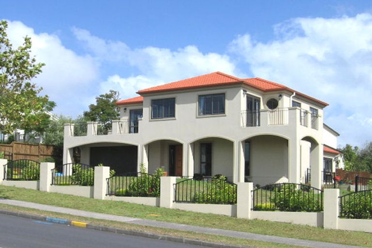 Photo of property in 89 Marina View Drive, West Harbour, Auckland, 0618