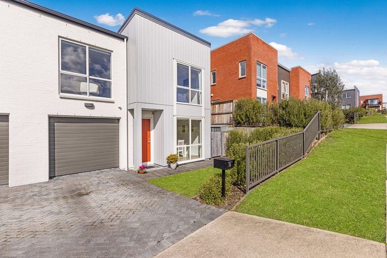 Photo of property in 10 Waimoana Close, Massey, Auckland, 0614