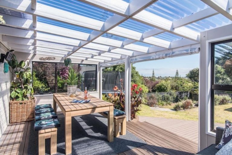 Photo of property in 9 Kaitawa Street, Waikanae Beach, Waikanae, 5036