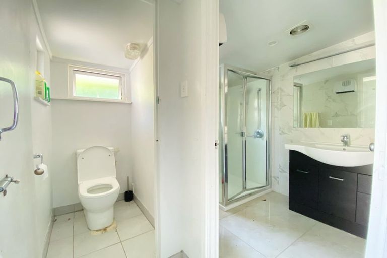 Photo of property in 1/28 Rangitoto Terrace, Milford, Auckland, 0620