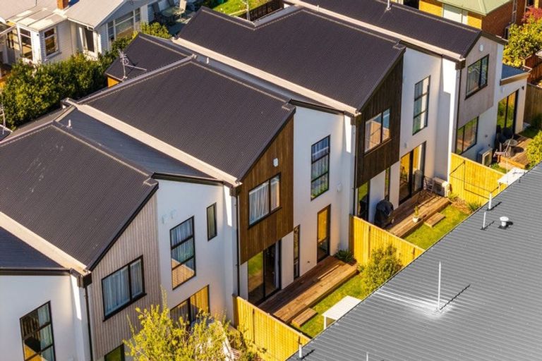 Photo of property in 4/28 Deloraine Street, Somerfield, Christchurch, 8024