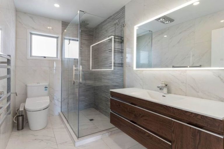 Photo of property in 254 Glamorgan Drive, Northcross, Auckland, 0630