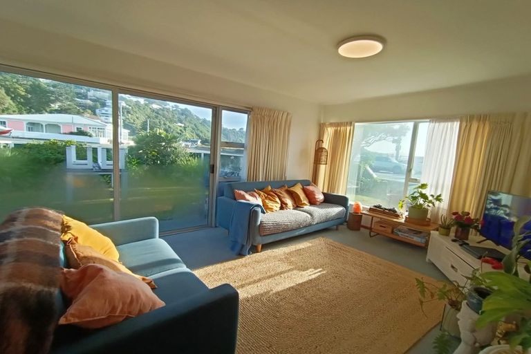 Photo of property in 73 Marine Parade, Seatoun, Wellington, 6022