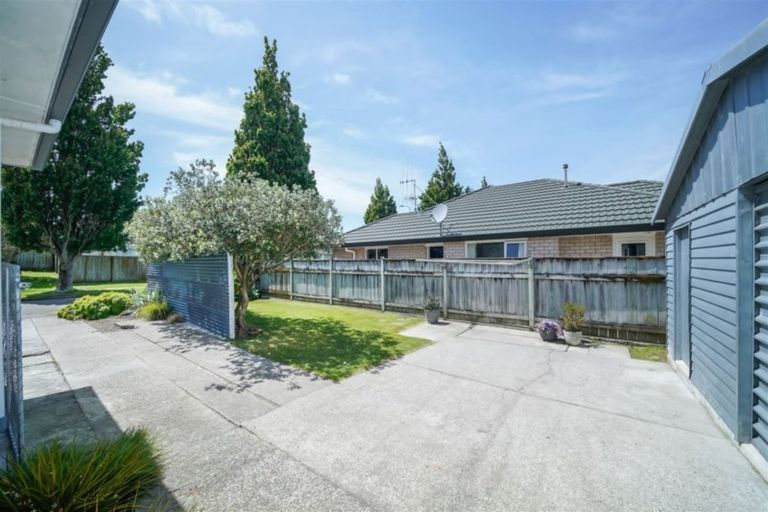 Photo of property in 2 Belfast Place, Roslyn, Palmerston North, 4414