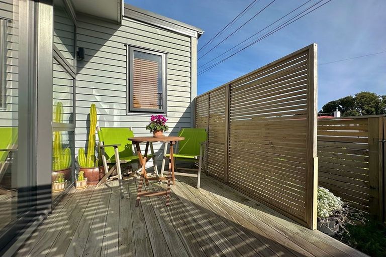 Photo of property in 1/4 Edgerton Road, Te Atatu Peninsula, Auckland, 0610
