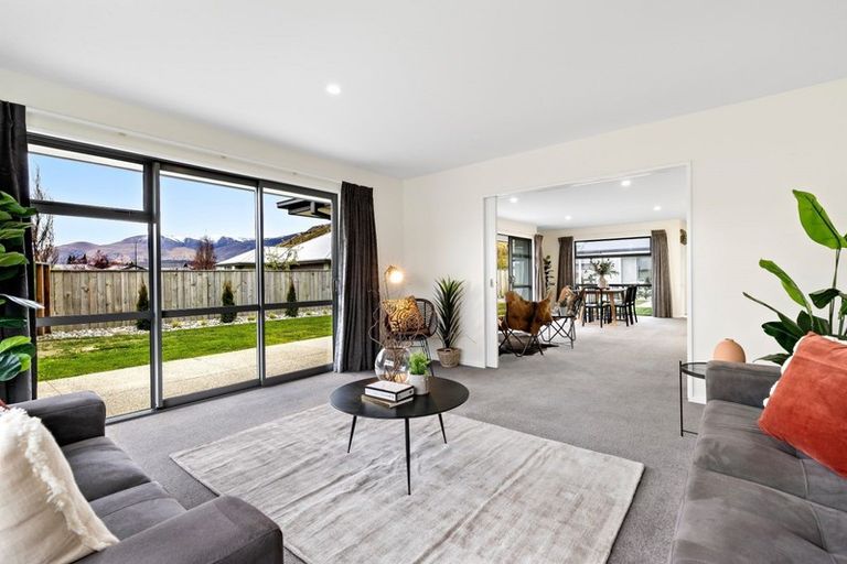 Photo of property in 4 Cone Peak Close, Lake Hayes, Queenstown, 9304