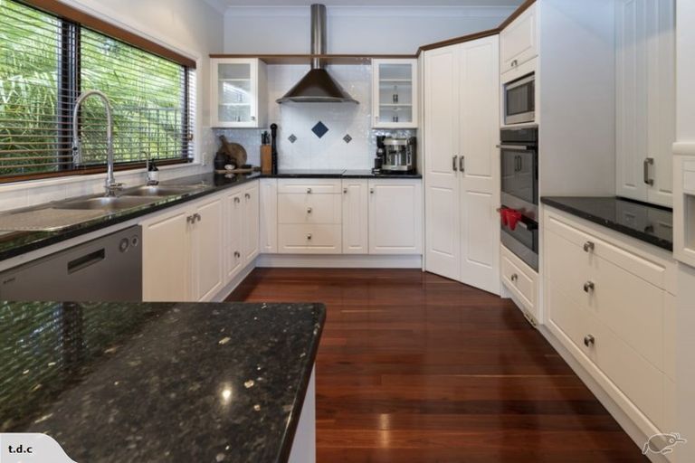 Photo of property in 30 Chamari Close, Titirangi, Auckland, 0604