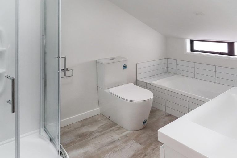 Photo of property in 90c Cambridge Terrace, Waterloo, Lower Hutt, 5011