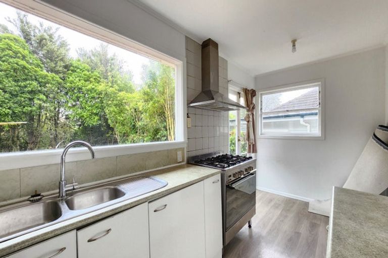 Photo of property in 8 Spenmoor Street, Newlands, Wellington, 6037