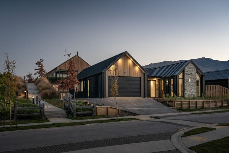 Photo of property in 35 Obelisk Street, Wanaka, 9305