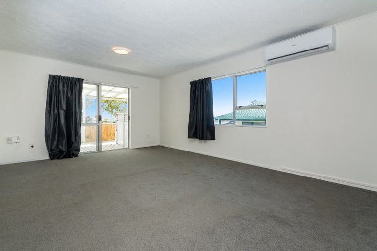 Photo of property in 33 Athena Drive, Totara Vale, Auckland, 0629