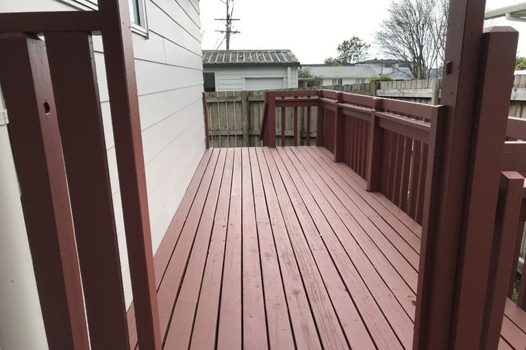 Photo of property in 2 Sabot Place, Massey, Auckland, 0614