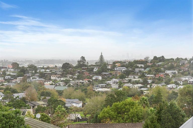 Photo of property in 1/13 Remus Place, Totara Vale, Auckland, 0629