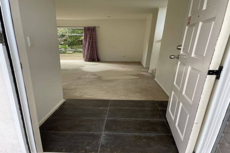 Photo of property in 2/17 Kells Place, Botany Downs, Auckland, 2010