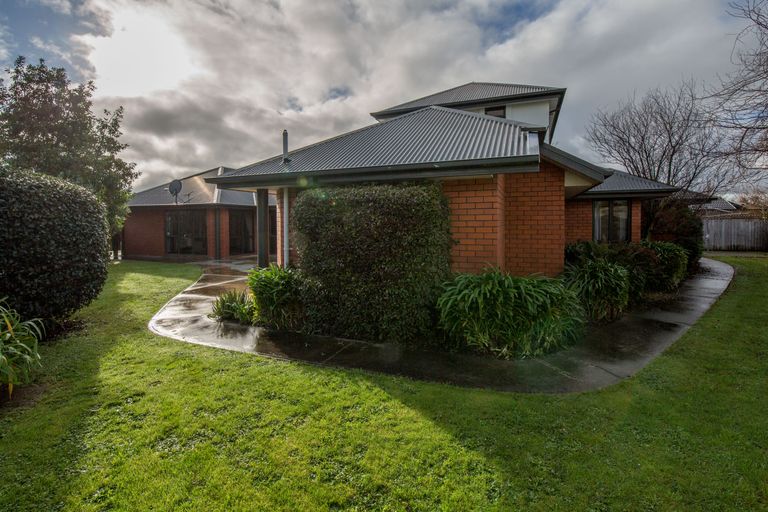 Photo of property in 3 Thicket Close, Redwood, Christchurch, 8051