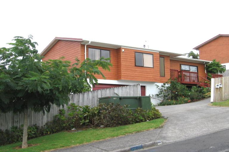 Photo of property in 12 Fairbanks Place, Glendene, Auckland, 0602