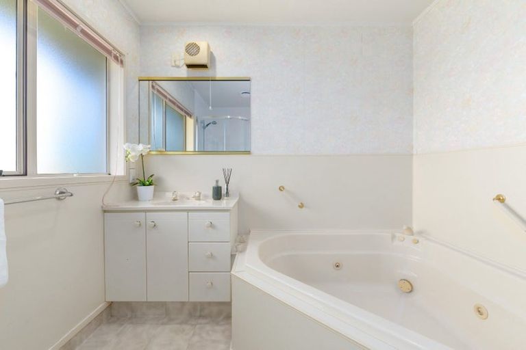 Photo of property in 2 Longwood Place, Harrowfield, Hamilton, 3210