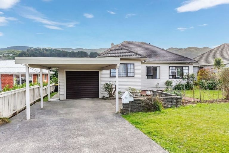 Photo of property in 17 Handyside Street, Tawa, Wellington, 5028