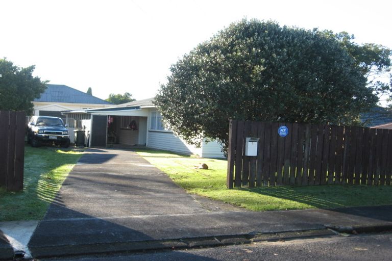 Photo of property in 1 Clendon Place, Manurewa, Auckland, 2102