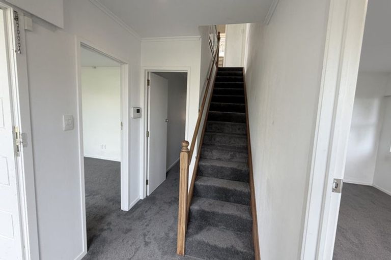 Photo of property in 1/166 East Coast Road, Forrest Hill, Auckland, 0620