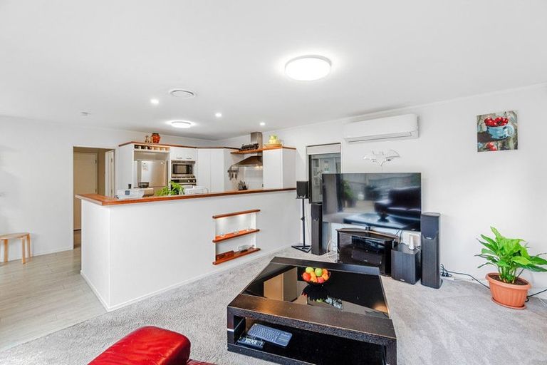 Photo of property in 3 Bluefin Way, West Harbour, Auckland, 0618