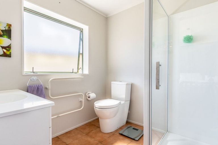 Photo of property in 51 Guildford Drive, Paraparaumu, 5032