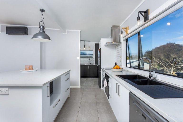 Photo of property in 2/7 Eskdale Road, Birkdale, Auckland, 0626