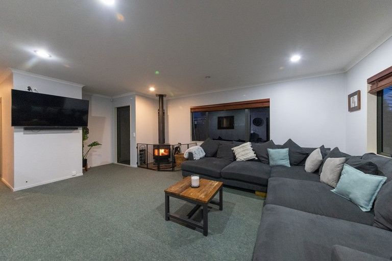 Photo of property in 35 Dahlstrom Grove, Kelvin Grove, Palmerston North, 4414