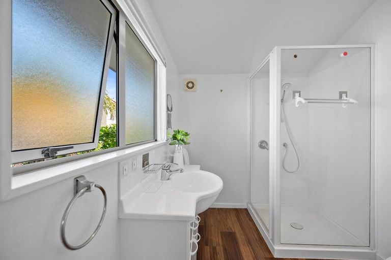 Photo of property in 2c Braemar Road, Rothesay Bay, Auckland, 0630