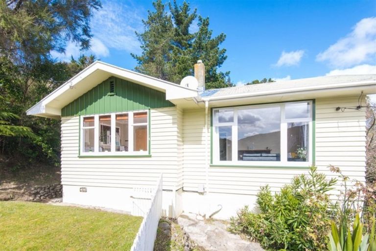 Photo of property in 79 Stokes Valley Road, Stokes Valley, Lower Hutt, 5019