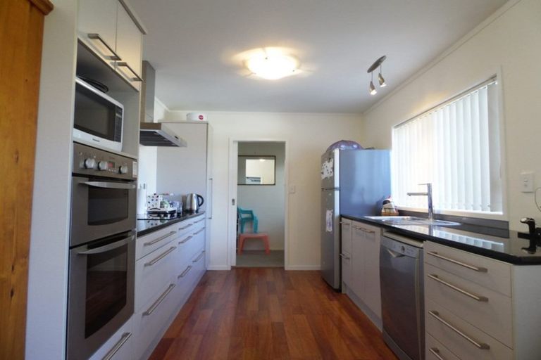 Photo of property in 2/15 Bass Street, West Harbour, Auckland, 0618