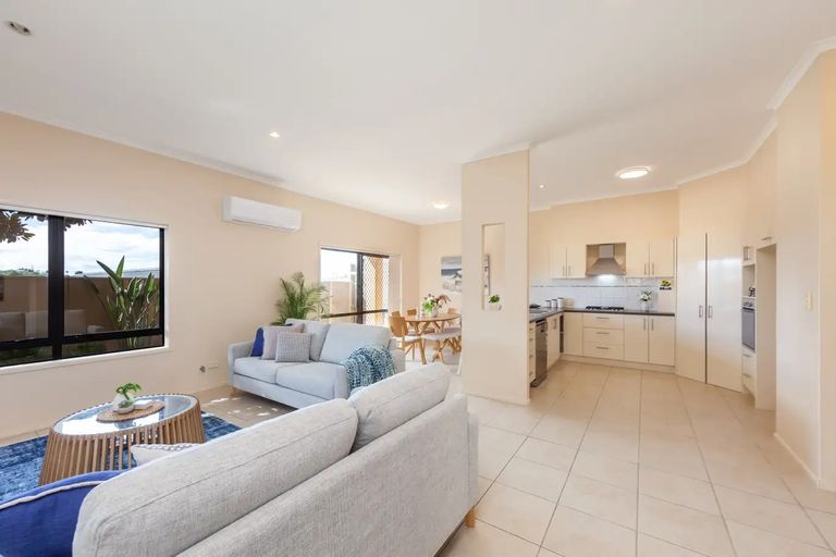 Photo of property in 102 Nautilus Drive, Gulf Harbour, Whangaparaoa, 0930