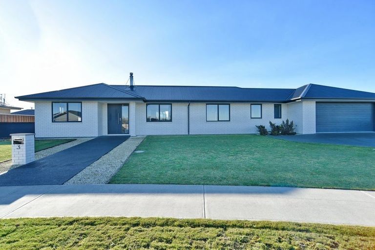 Photo of property in 3 Merino Crescent, Amberley, 7410