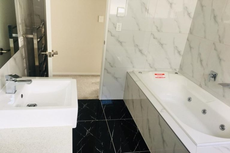 Photo of property in 75 Rosewell Crescent, Flat Bush, Auckland, 2019