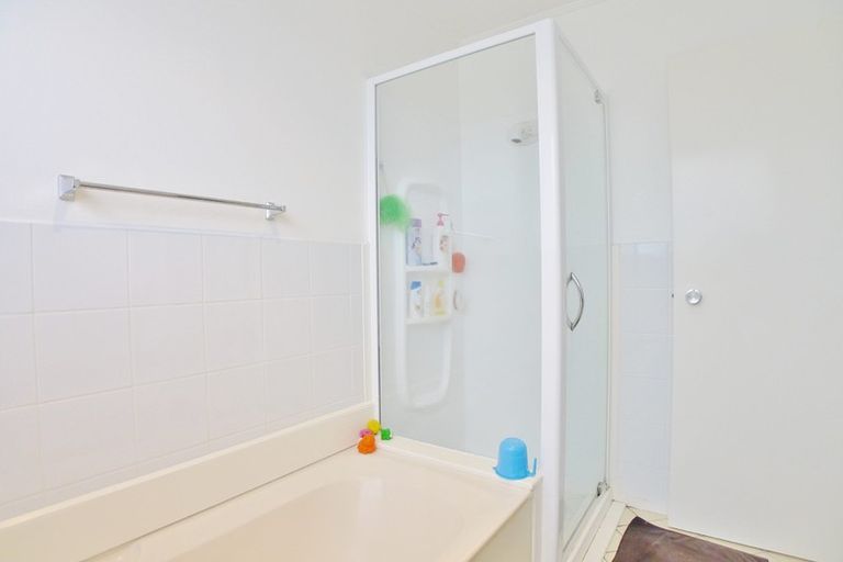 Photo of property in 12 Claverdon Drive, Massey, Auckland, 0614