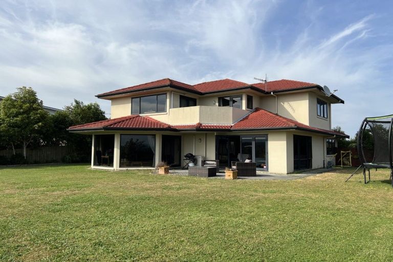 Photo of property in 35 Ruapehu Drive, Fitzherbert, Palmerston North, 4410