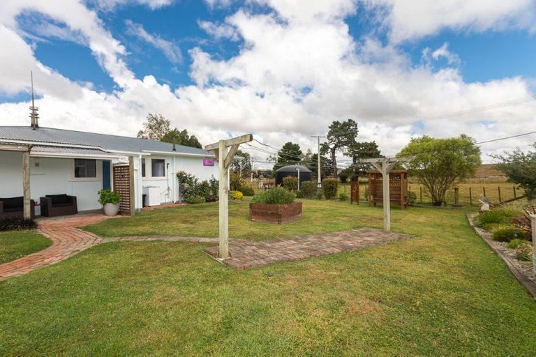 Photo of property in 881 Cowper Road, Dannevirke, 4976