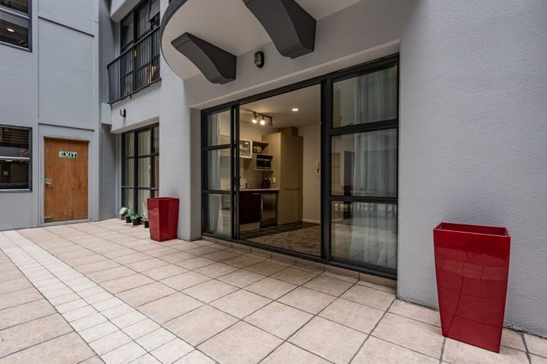 Photo of property in Atrium Towers, 1g/154 The Terrace, Wellington Central, Wellington, 6011