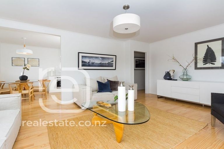 Photo of property in 8 Kea Place, Mangere Bridge, Auckland, 2022