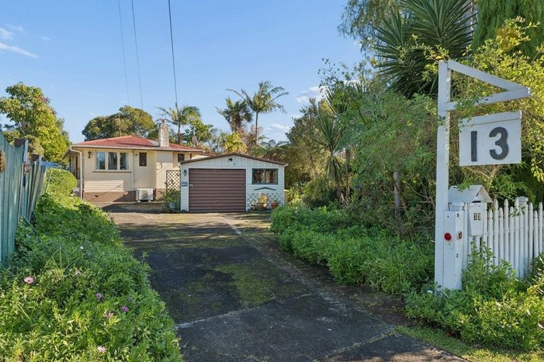 Photo of property in 13 Ward Crescent, Te Atatu Peninsula, Auckland, 0610
