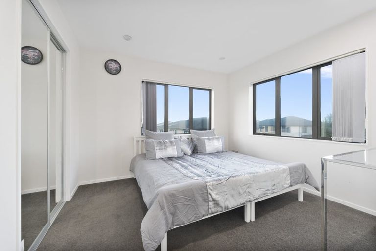 Photo of property in 22 Millcroft Lane, Ranui, Auckland, 0612