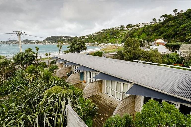 Photo of property in 123 Marine Parade, Seatoun, Wellington, 6022