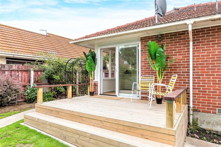 Photo of property in 72 Cutts Road, Russley, Christchurch, 8042