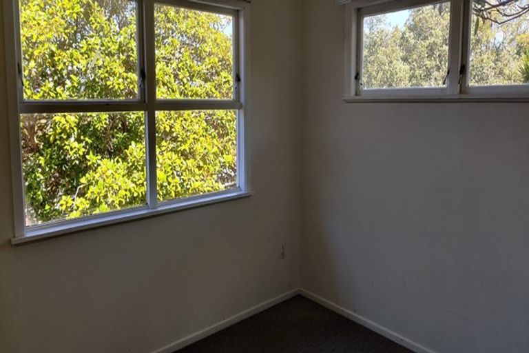 Photo of property in 1/13 St Peters Street, Northcote, Auckland, 0627
