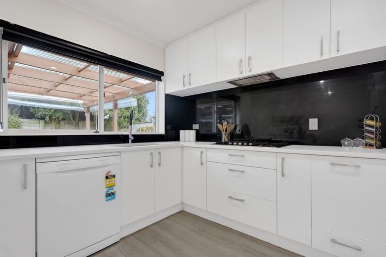 Photo of property in 27 Richfield Crescent, Westgate, Auckland, 0614