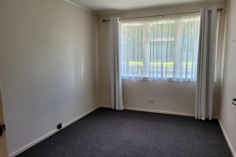Photo of property in 11 Oawai Place, Marfell, New Plymouth, 4310