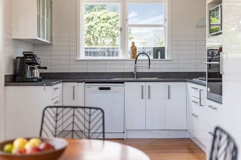 Photo of property in 16 Sasanof View, Ascot Park, Porirua, 5024