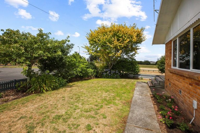 Photo of property in 68 English Street, St Andrews, Hamilton, 3200