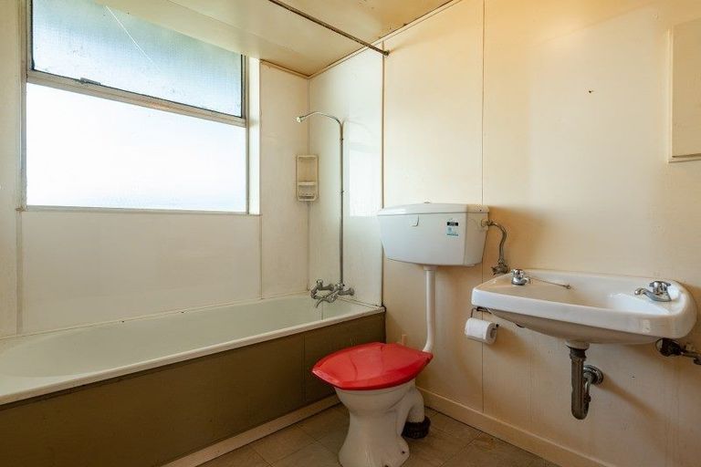 Photo of property in Beresford Apartments, 16/118 Russell Terrace, Berhampore, Wellington, 6023