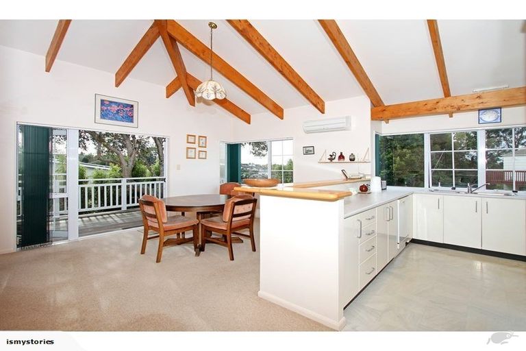 Photo of property in 2/148 Oaktree Avenue, Browns Bay, Auckland, 0630